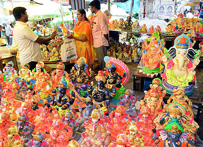 விநாயகர் சதுர்த்தி முன்னிட்டு களைகட்டும் விற்பனை - புகைப்படங்கள்