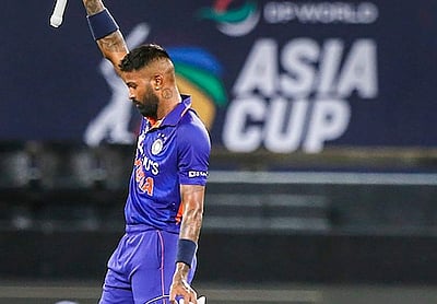 ஹாங்காங் ஆட்டத்தில் இந்தியா முதல் பேட்டிங்: பாண்டியாவுக்கு ஓய்வு