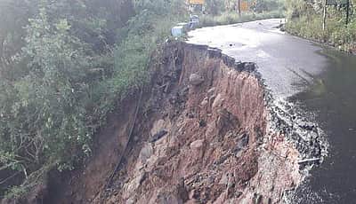 கொடைக்கானல் - பழனி சாலையில் நிலச்சரிவு: போக்குவரத்து பாதிப்பு