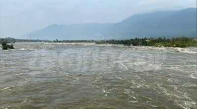 மேட்டூர் அணையில் இருந்து வெளியேற்றப்படும் நீரின் அளவு அதிகரிப்பு: பயிர்கள் நீரில் மூழ்கின