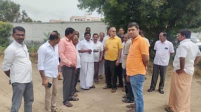 திருமுருகன்பூண்டியில் குடியிருப்புகள் நடுவே சாக்கடை கழிவுநீரை கொண்டு செல்ல எதிா்ப்பு- சாலை மறியல் முயற்சி