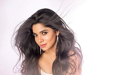 இளசுகளின் நாயகி திவ்யபாரதி - புகைப்படங்கள்