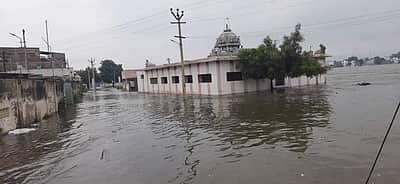 காவிரி ஆற்றில் உபரிநீர் திறப்பு: 300-க்கும் மேற்பட்டோர் முகாம்களில் தஞ்சம்