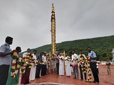 அழகா்கோவிலில் ஆடித்திருவிழா கொடியேற்றத்துடன் தொடங்கியது