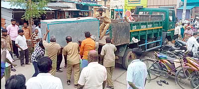 காமாட்சி அம்மன் கோயில் பகுதியில் ஆக்கிரமிப்புகள் அகற்றம்