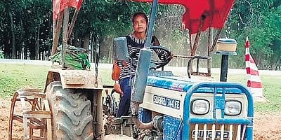 பெண்கள் நிலத்தை உழக் கூடாதாம்.. கெட்ட சகுனமாம்! அபராதம் விதித்த பஞ்சாயத்து