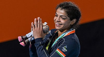 காமன்வெல்த் மல்யுத்தம்: ஒரே நாளில் மூன்று தங்கங்களைக் குவித்த இந்தியா