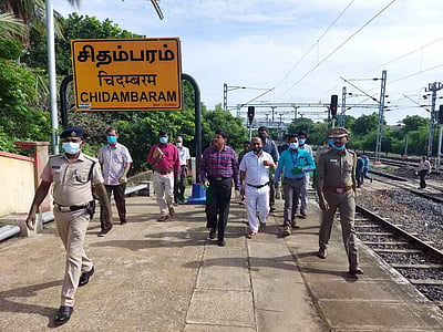 சிதம்பரம் ரயில் நிலையத்தில் திருச்சி கோட்ட ரயில்வே மேலாளர் ஆய்வு
