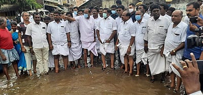 வெள்ளம் பாதித்த மக்களுக்கு அரசு நிவாரணம் வழங்கவில்லை, ஆறுதலும் கூறவில்லை: ஈபிஎஸ்