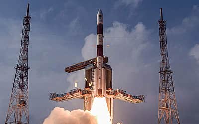 முதல் முறையாக சிறிய செயற்கைக் கோள் ஊர்தியில் விண்வெளிக்கு செயற்கைக் கோள் அனுப்பும்  இஸ்ரோ