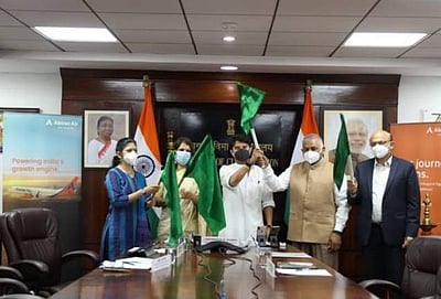 அடுத்த நான்கு ஆண்டுகளில் 40 கோடி விமானப் பயணிகளை நாடு எதிர்நோக்கி உள்ளது: ஜோதிராதித்ய சிந்தியா