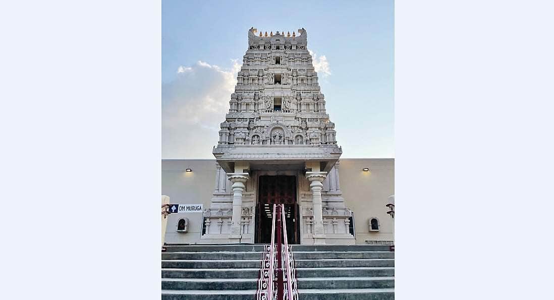 அமெரிக்காவில் அசத்தும் முருகன் கோயில்..!
