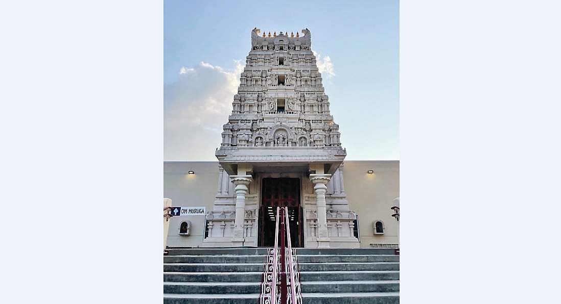 அமெரிக்காவில் அசத்தும் முருகன் கோயில்..!