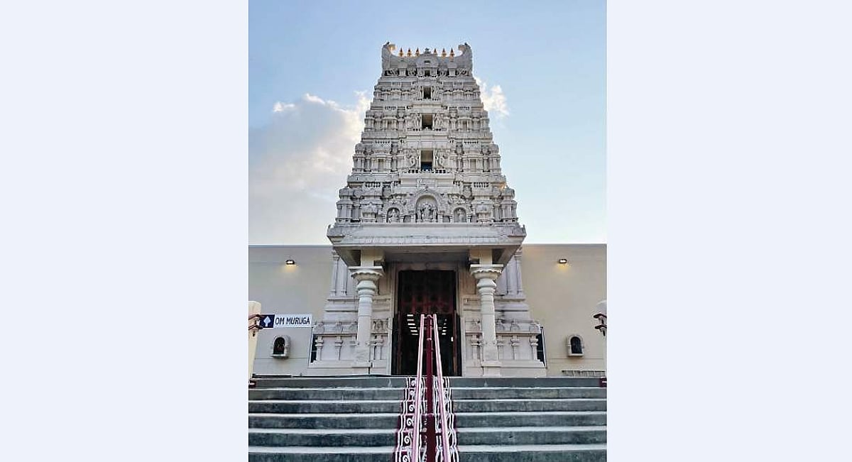 அமெரிக்காவில் அசத்தும் முருகன் கோயில்..!