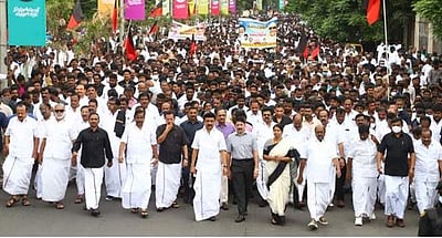 கருணாநிதி நினைவு நாள்: ஸ்டாலின் தலைமையில் அமைதிப் பேரணி