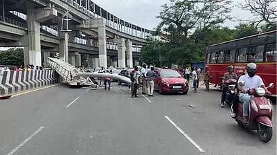 கத்திப்பாரா அருகே சாலை வழிகாட்டிப் பலகை விழுந்த விபத்தில் ஒருவர் பலி