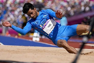 காமன்வெல்த்: மும்முறை தாண்டுதல் போட்டியில் 2 பதக்கங்கள்