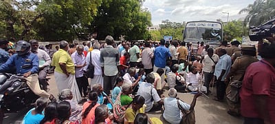 திருச்சியில் பார்வையற்றவர்கள் திடீர் சாலை மறியல் போராட்டம்