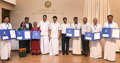 சிறந்த கைத்தறி நெசவாளர்களுக்கு விருதுகளை வழங்கினார் முதல்வர் ஸ்டாலின்