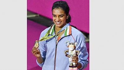 காமன்வெல்த்: தங்கம் வென்ற பி.வி. சிந்து (படங்கள்)