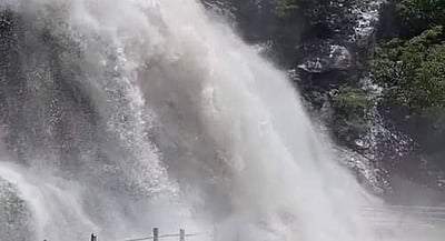 குற்றாலம் பிரதான அருவியில் குளிக்கத் தடை