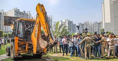 புல்டோசர் நடவடிக்கை: 2 மாதங்களில் இடிக்கப்பட்ட 130-ல் பெரும்பாலும் இஸ்லாமியர் கட்டடங்களே!