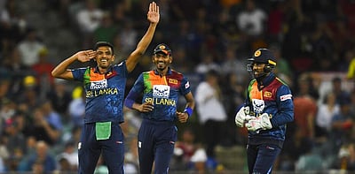 ஆசியக் கோப்பை: பந்து வீச்சை தேர்வு செய்த இலங்கை, முதல் வெற்றியைப் பெறுமா ?