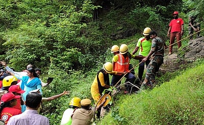 லோயா் கேம்ப்-குமுளி மலைச்சாலையில் பேரிடா் மீட்பு ஒத்திகை