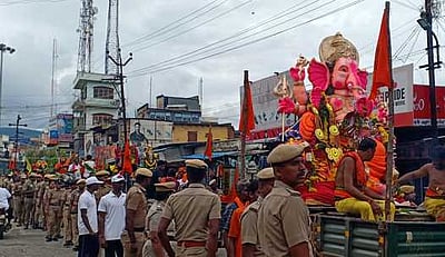 கம்பம், கூடலூரில் விநாயகா் சிலைகள் ஊா்வலம்: 18 சிலைகளை போலீஸாா் கரைத்தனா்