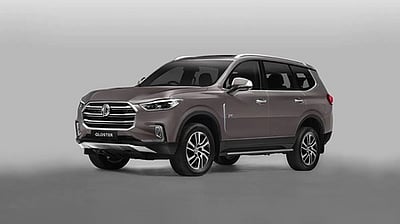 மேம்பட்ட ‘குளோஸ்டா்’ காா்: எம்ஜி மோட்டாா் அறிமுகம்