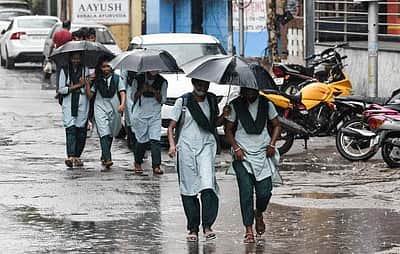 கன்னியாகுமரி மாவட்டத்தில் பள்ளிகளுக்கு விடுமுறை