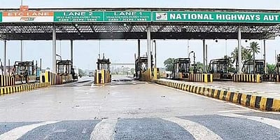 முக்கிய நகரின் சுங்கச் சாவடிகளில் கார்களுக்கு கட்டணம் ரத்து: வந்துவிட்டது அறிவிப்பு