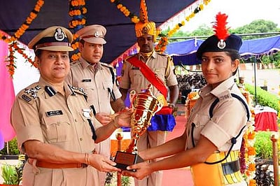 சிஐஎஸ்எப் பெண் காவலா்களுக்கான பயிற்சி நிறைவு