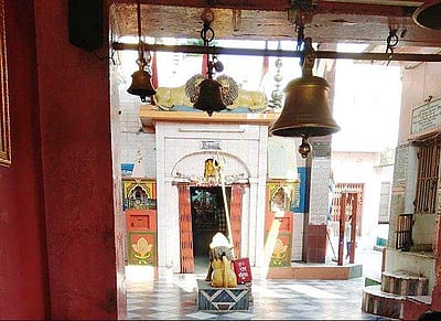 நாக்கை அறுத்து கடவுளுக்கு காணிக்கையாக்கிய பக்தர் மருத்துவமனையில் அனுமதி