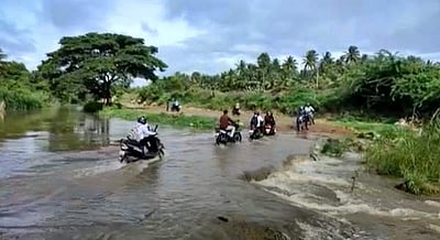 நொய்யல் ஆற்றில் வெள்ளப்பெருக்கு: நீரில் மூழ்கிய தரைப்பாலங்கள்