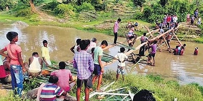 ஜார்க்கண்ட்: இரண்டே நாளில் பாலம் கட்டிய கிராம மக்கள்