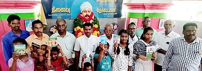 மன்னாா்குடி அருகே மேலநாகையில் பாரதியாா் தங்கியிருந்த இடத்தில் சிலைக்கு மரியாதை