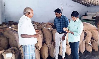 தனியாா் அரிசி ஆலையில் குடிமைப் பொருள் வழங்கல் போலீஸாா் ஆய்வு