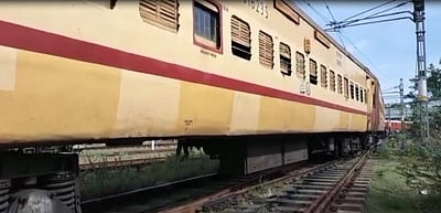 பாலருவி எக்ஸ்பிரஸ் ரயில் நெல்லையில் தடம்புரண்டது