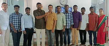 நீட் தோ்வு: விஜயமங்கலம் பாரதி அகாதெமி பள்ளி மாணவா்கள் சாதனை