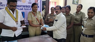 வாணியம்பாடியில் பெண் போலீஸாா் கௌரவிப்பு