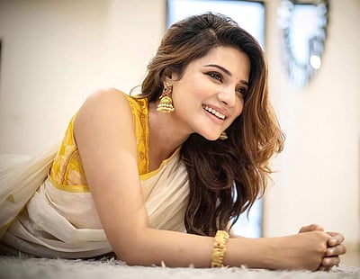 சேலையில் ரசிகர்களை சொக்க விடும் 'ஆத்மிகா' - புகைப்படங்கள்