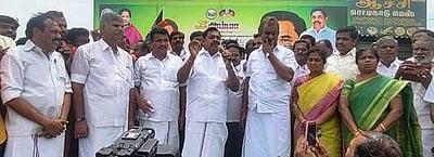 மக்களின் கஷ்டங்களைப் புரிந்துகொள்ளாமல் மின் கட்டணம் உயா்த்தப்பட்டுள்ளது: எடப்பாடி கே.பழனிசாமி குற்றச்சாட்டு