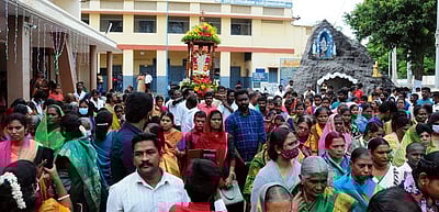 புனித அமல அன்னை ஆலயத்தில் வேண்டுதல் தோ்த்திருவிழா