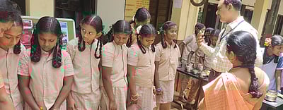 கே.கே.பட்டி பெண்கள் பள்ளியில் ஊட்டச்சத்து உணவு விழிப்புணா்வு கண்காட்சி