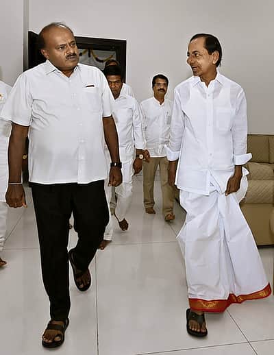 ஹைதராபாதில் குமாரசாமி-கே.சந்திரசேகா் ராவ் சந்திப்பு