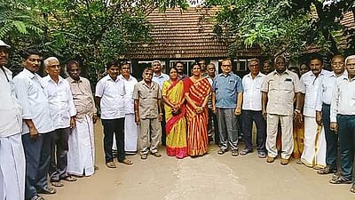 முன்னாள் மாணவா்கள் சந்திப்பு