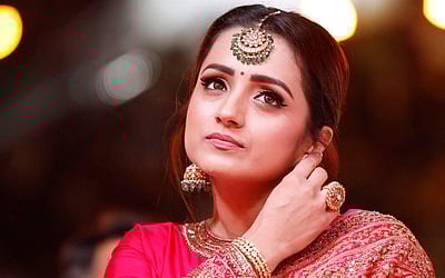 பிங்க் நிற புடவையில் ஜொலிக்கும் 'த்ரிஷா' - புகைப்படங்கள்