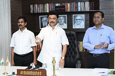 இலங்கை தமிழர்கள் குடியிருப்பைத் திறந்துவைத்தார் முதல்வர்