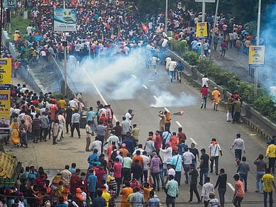 மேற்கு வங்கம்: பாஜக பேரணியில் வன்முறை; பலா் காயம்- தலைவா்கள் கைது